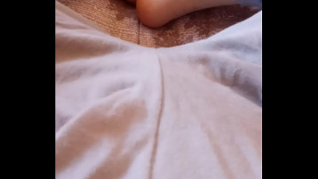 Sıcak Aile Gecesinde Pijamalarımızla Birbirimize Dokunuyoruz